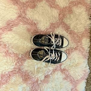 low-rise platform converse, slightly worn, light gray :)